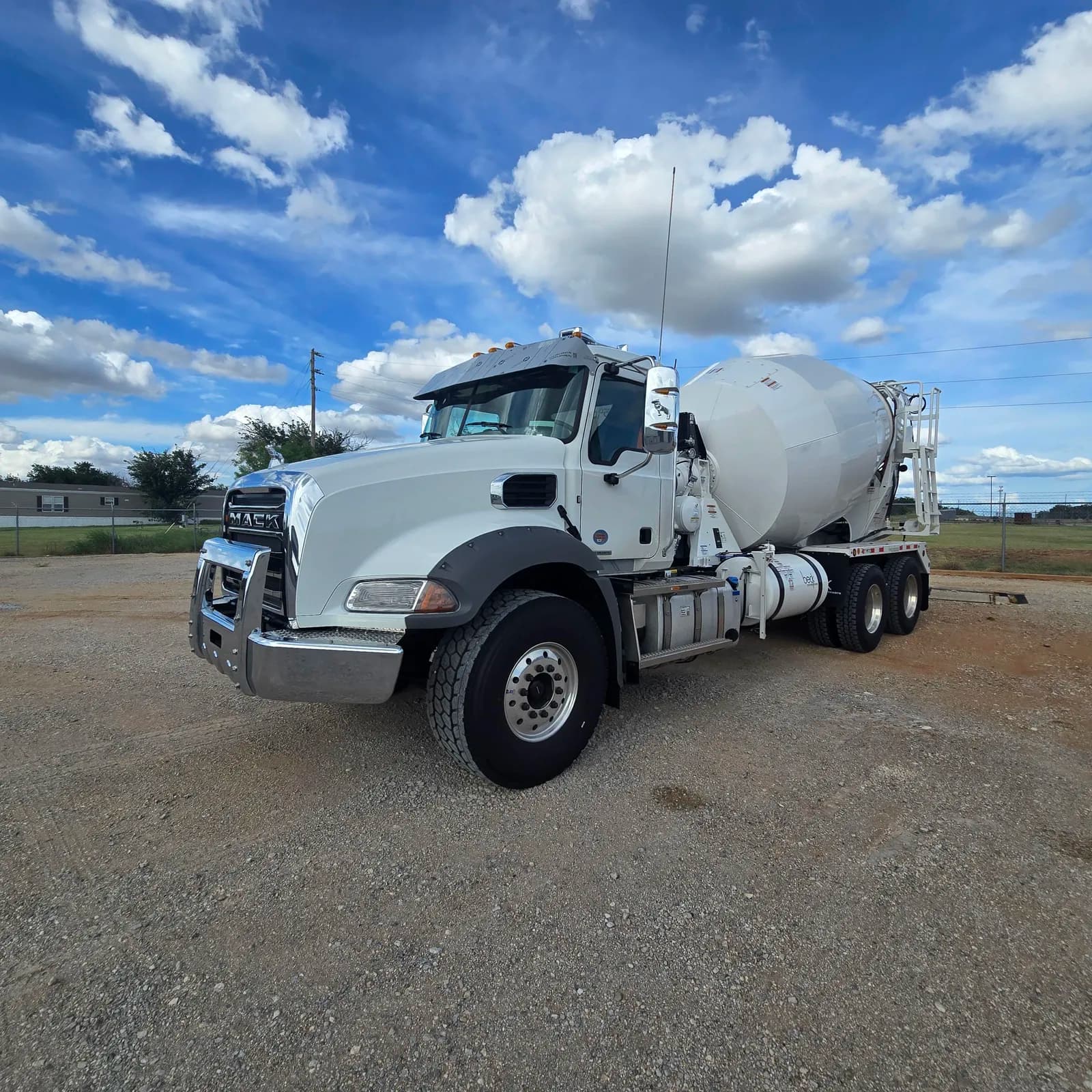 2027 Mack GR64B - Chassis