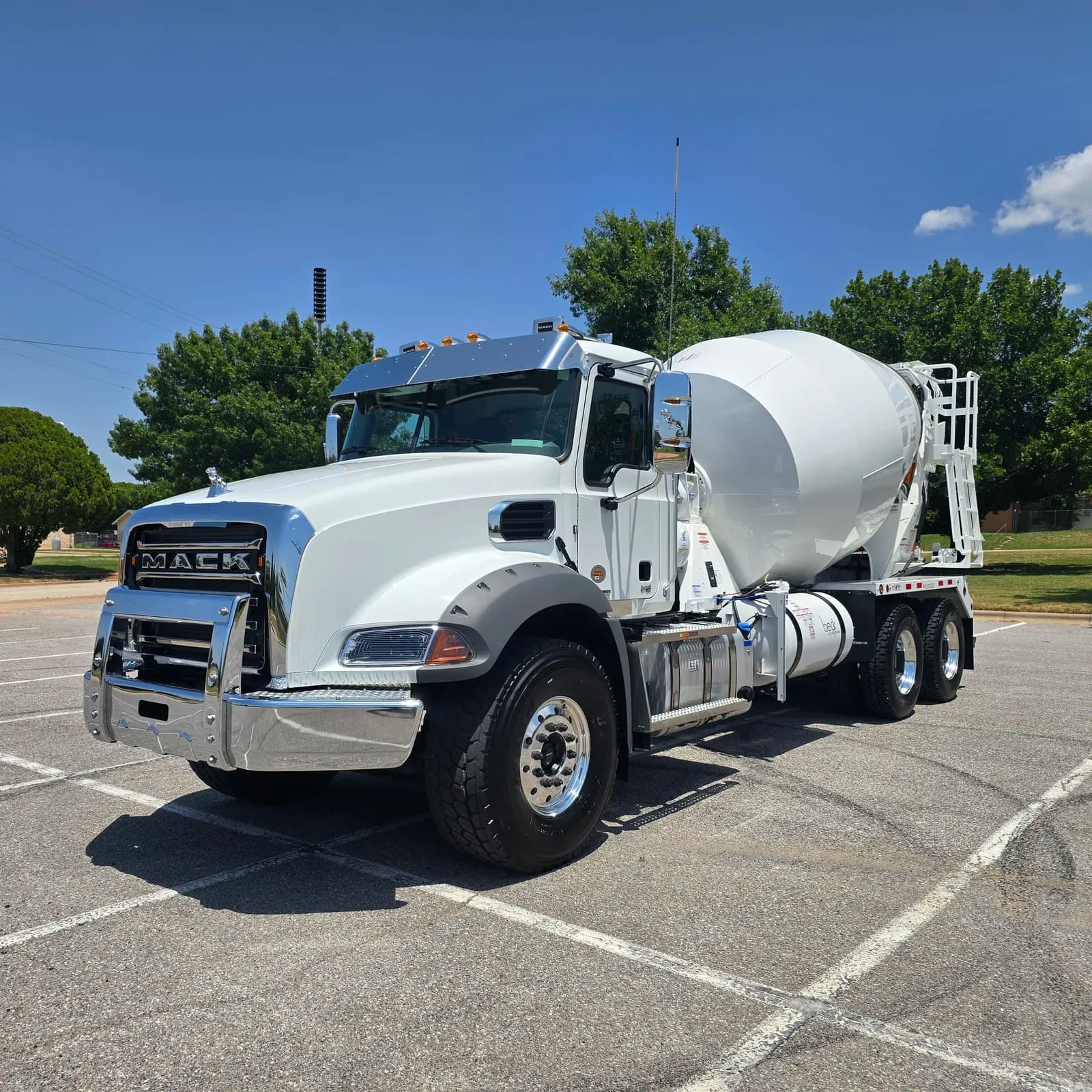 2027 Mack GR64B - Chassis