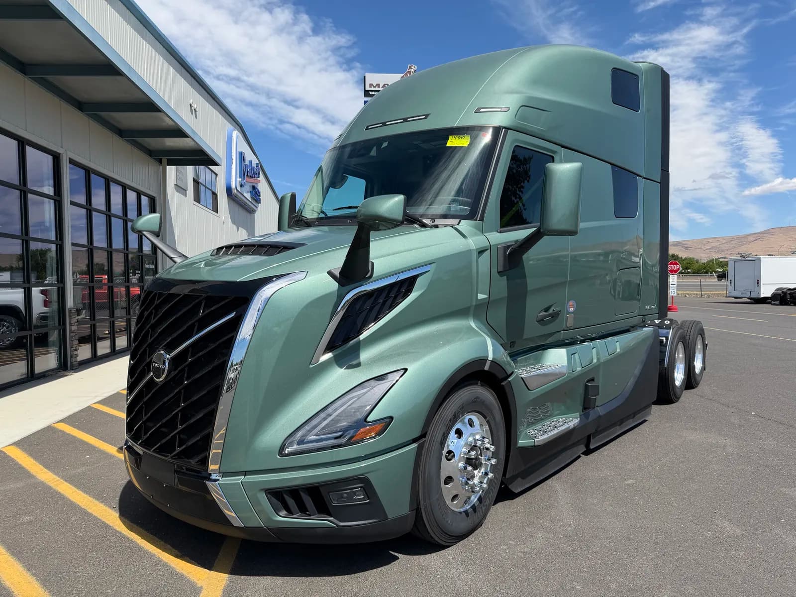 2027 Volvo VNL64T860
