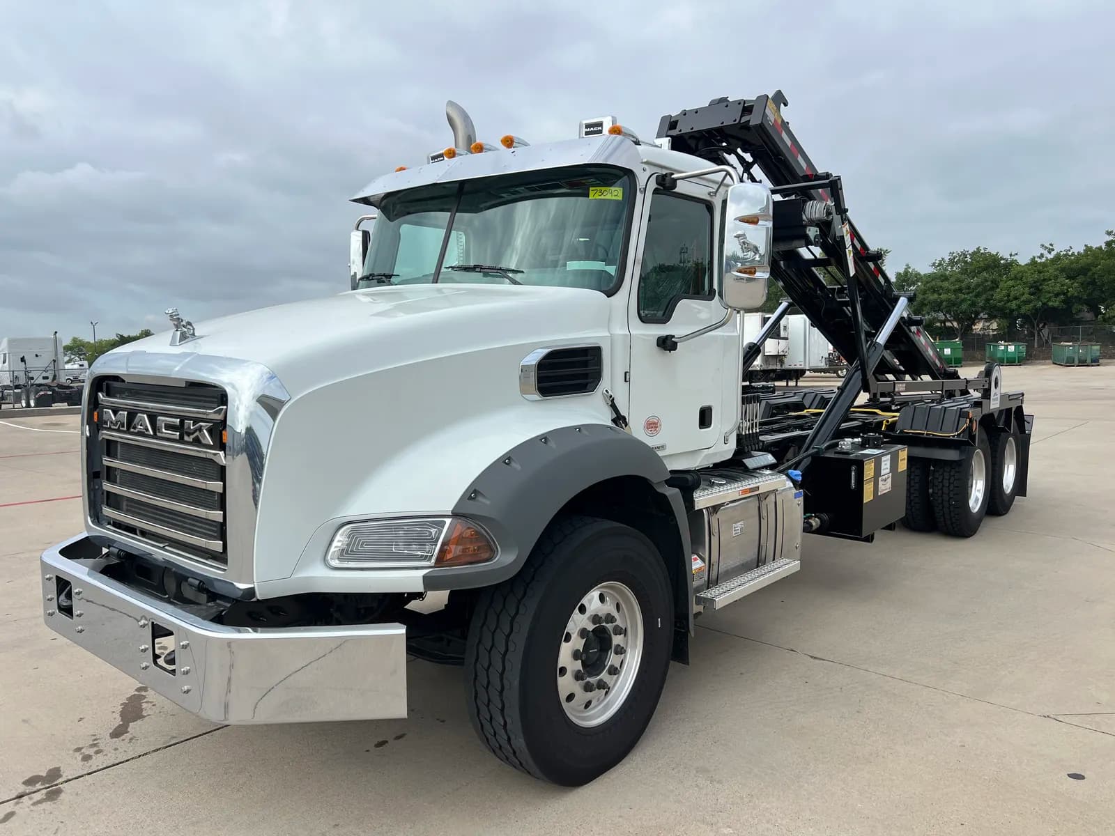 2027 Mack GR64B - Chassis