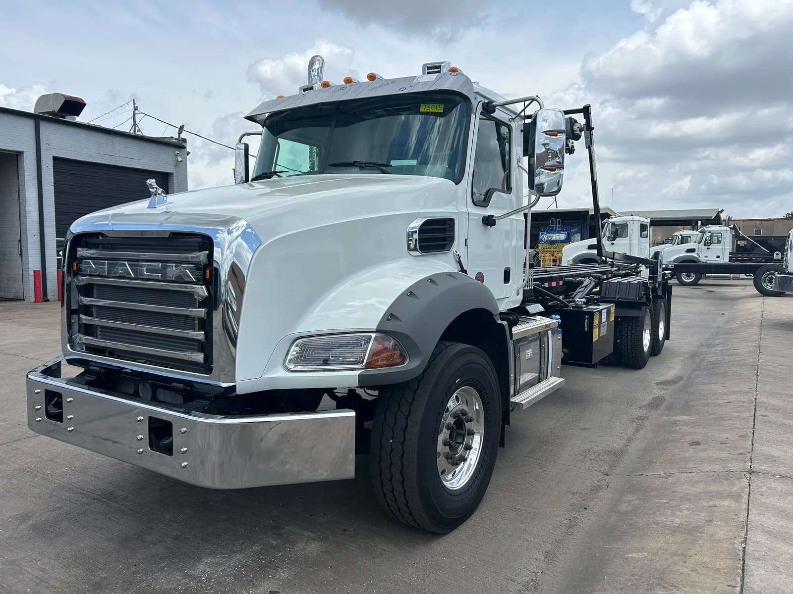 2027 Mack GR64B - Chassis