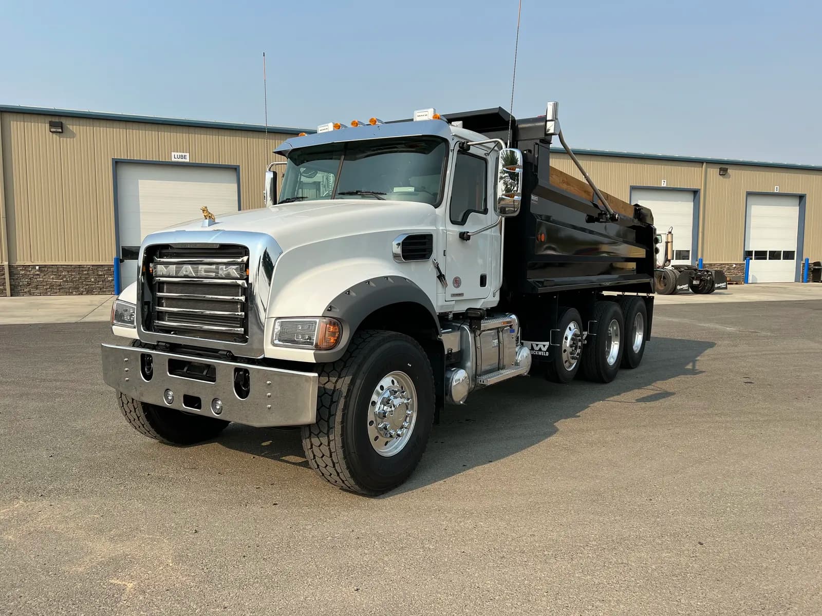 2027 Mack GR84F
