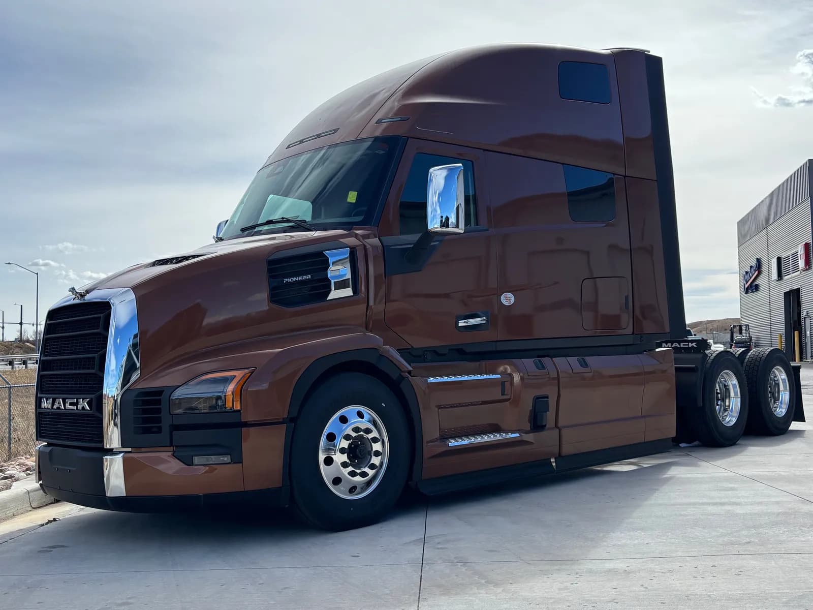 2026 Mack PR64T76H - Sleeper