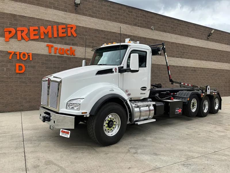 2027 Kenworth T880