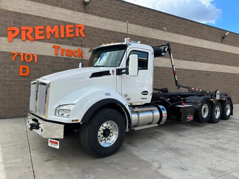2027 Kenworth T880