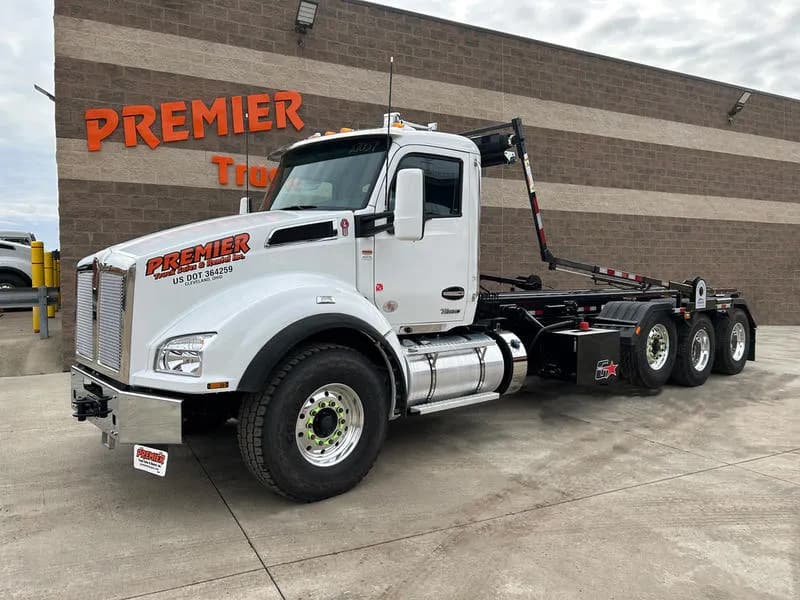 2027 Kenworth T880