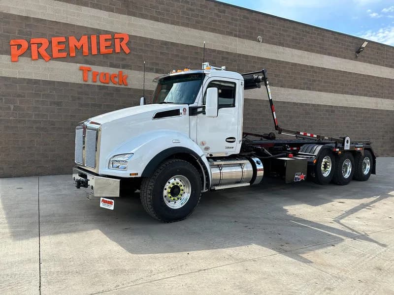 2027 Kenworth T880