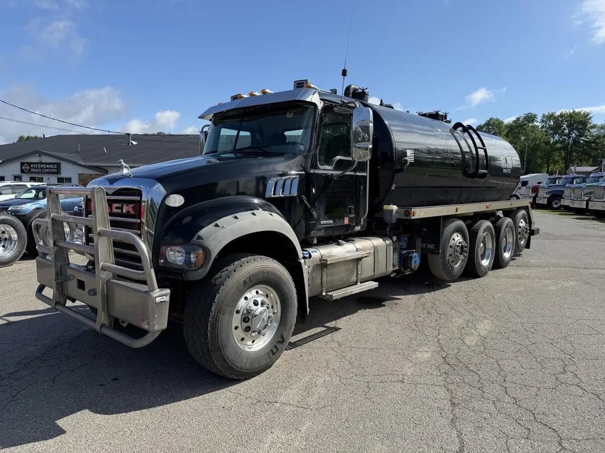 2020 Mack GRANITE