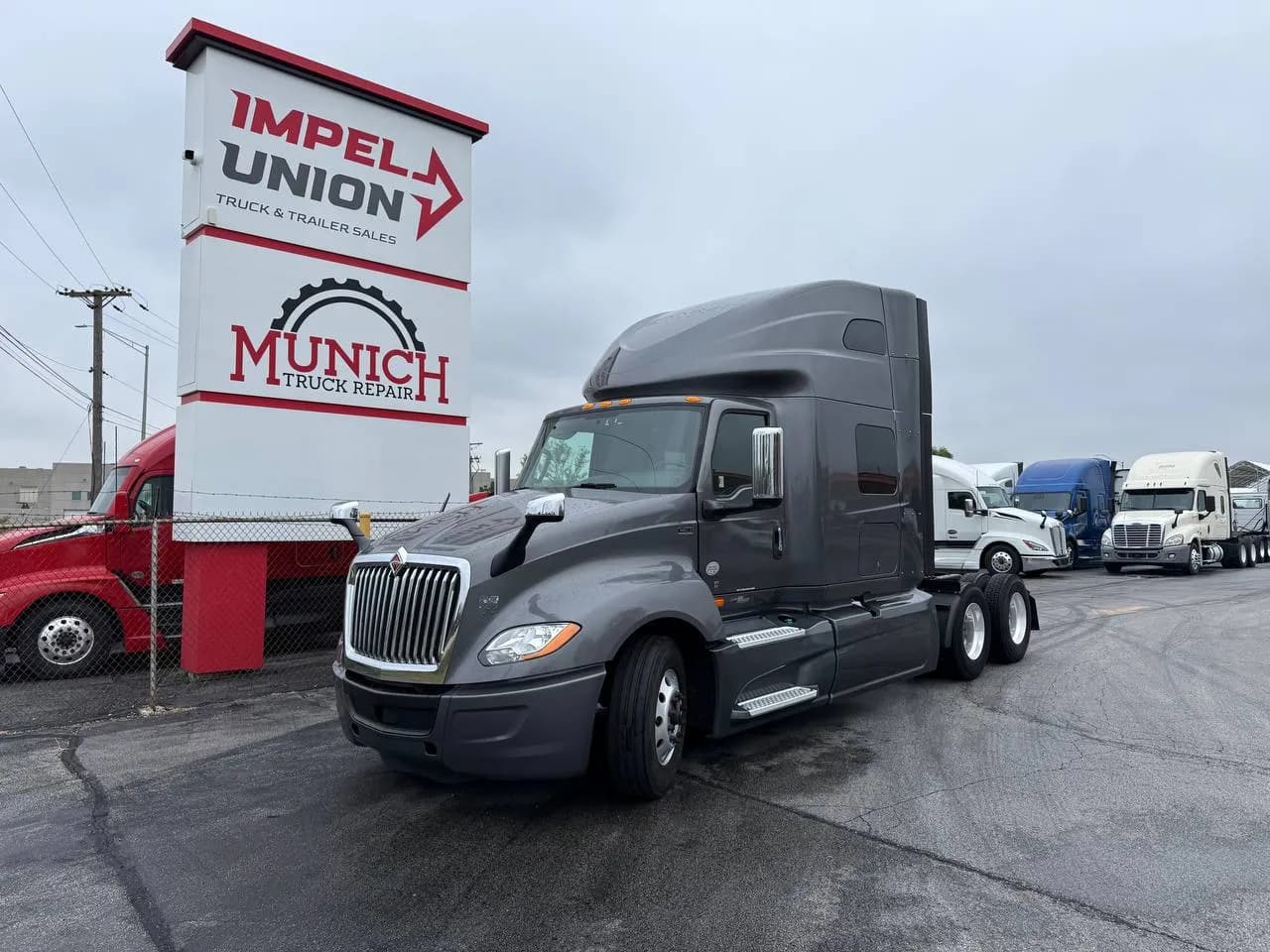 2022 International LT625 U-13217 - Sleeper