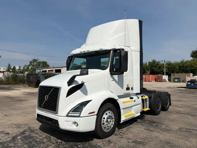 2023 Volvo VNR64T300