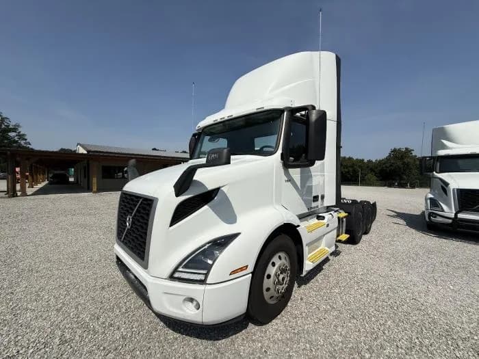 2023 Volvo VNR64T300
