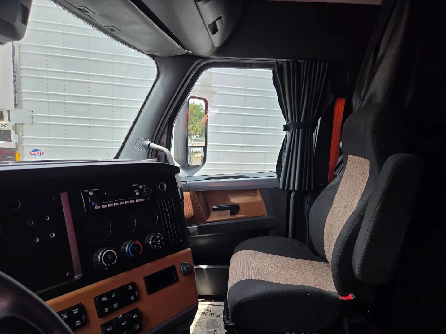 2022 Freightliner Cascadia - Sleeper