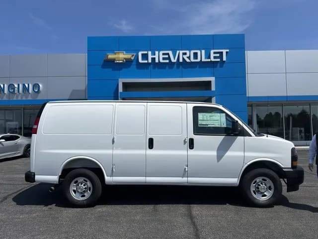 2025 Chevrolet Express 3500 - Vans