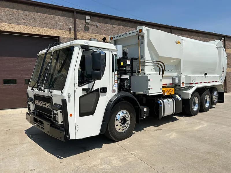 2026 Mack Trucks LR64R - Garbage