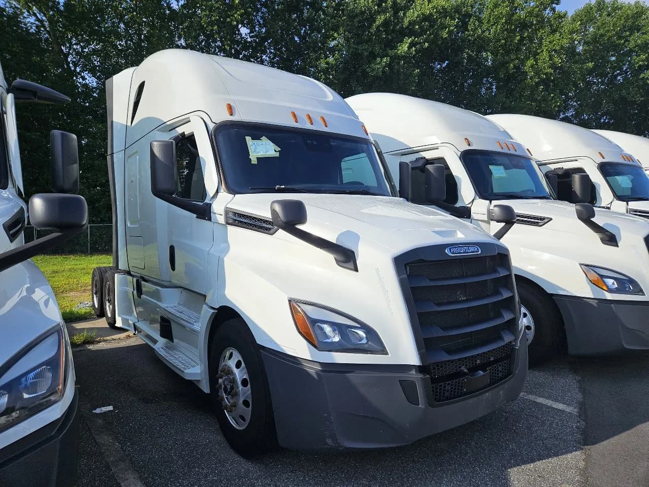2022 Freightliner Cascadia - Sleeper