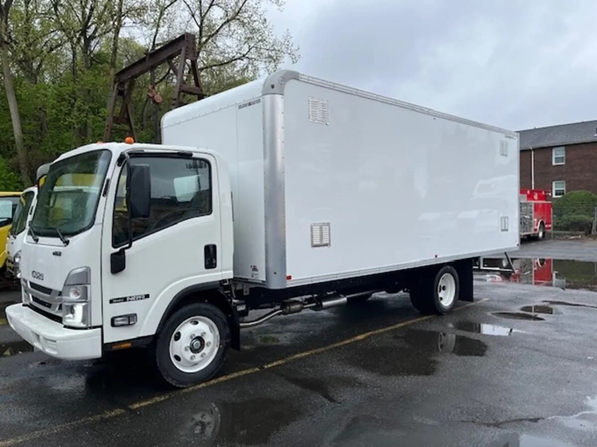 2026 Isuzu NRRGAS