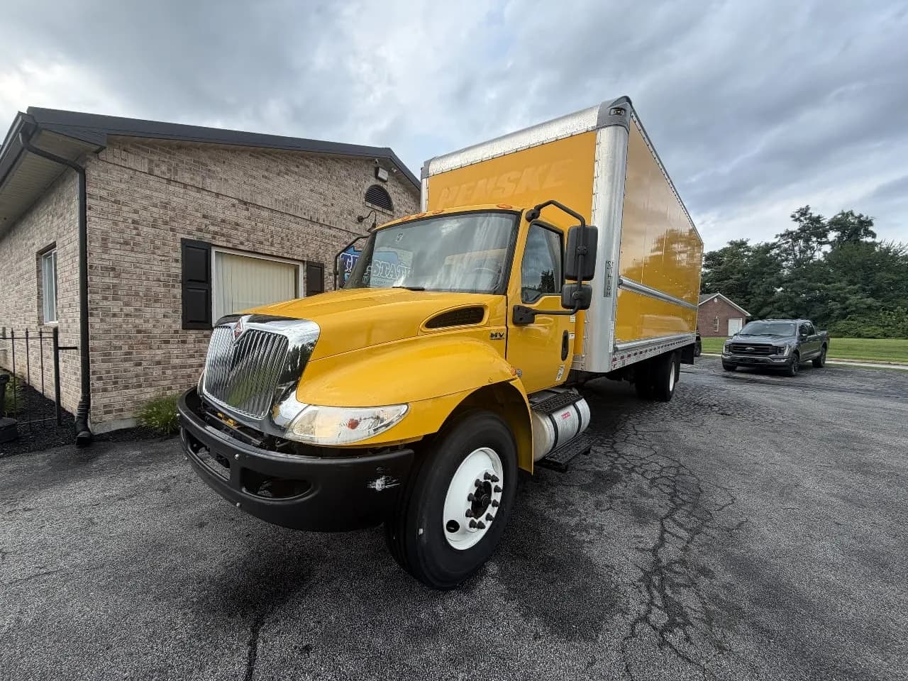 2021 International MV607 - Box