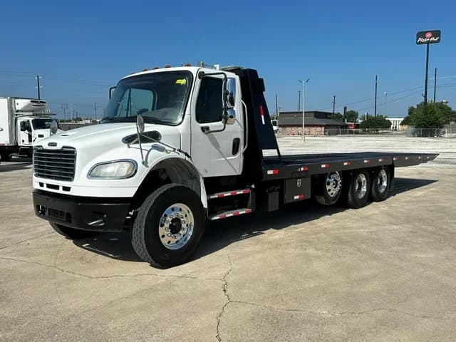 2018 Freightliner M2106 - Tow