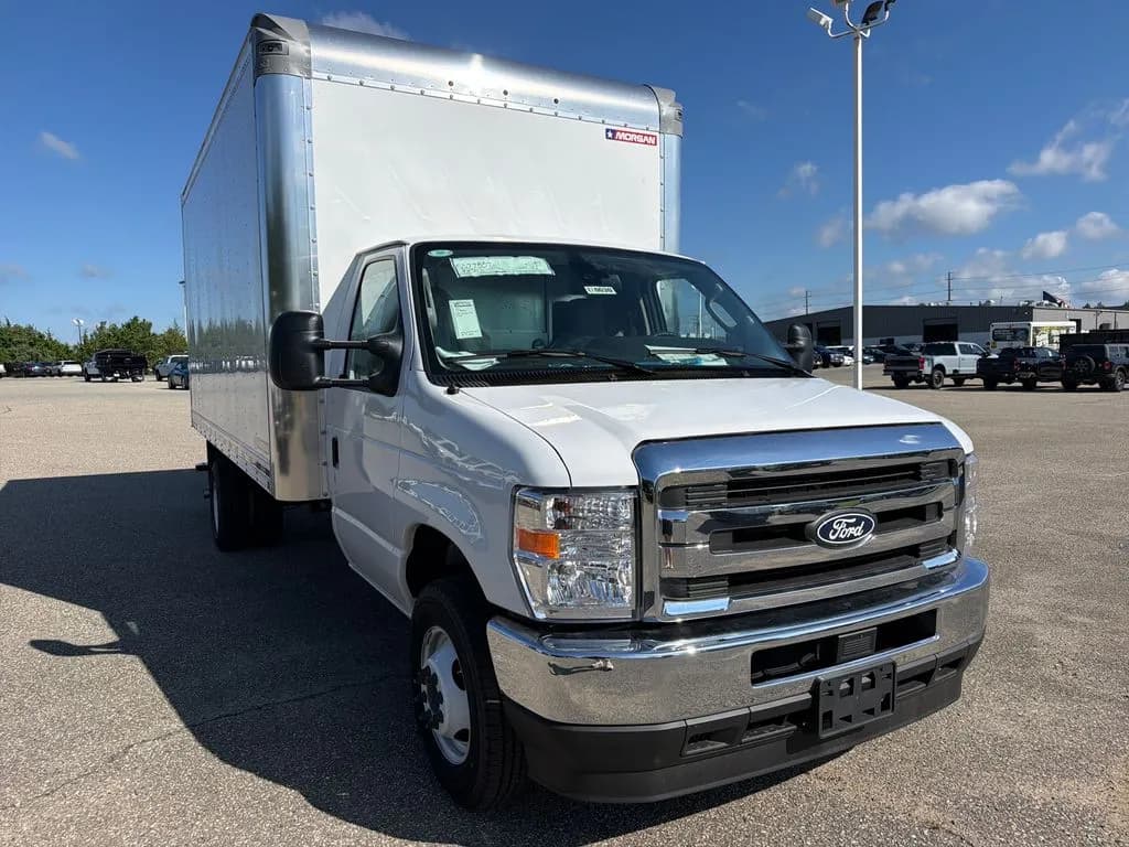 2027 Ford E-450 - Box