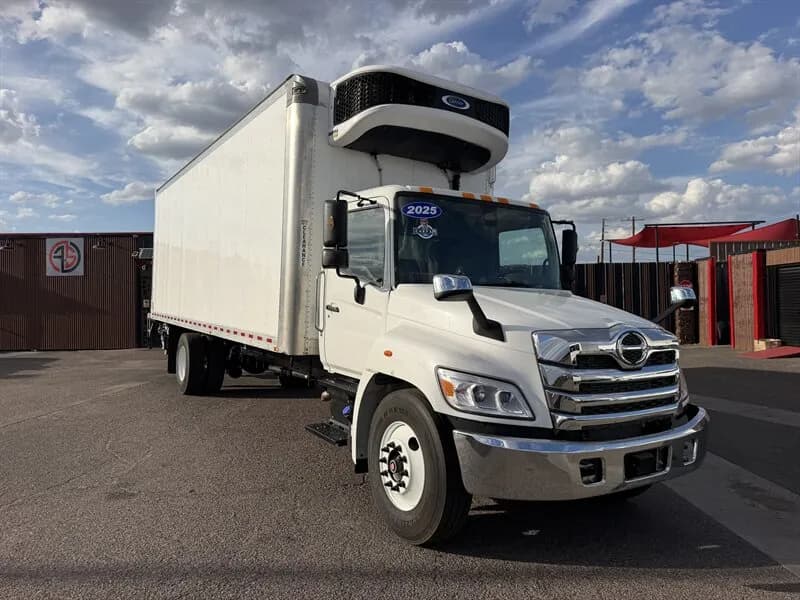 2025 Hino L6 26 Foot - Box