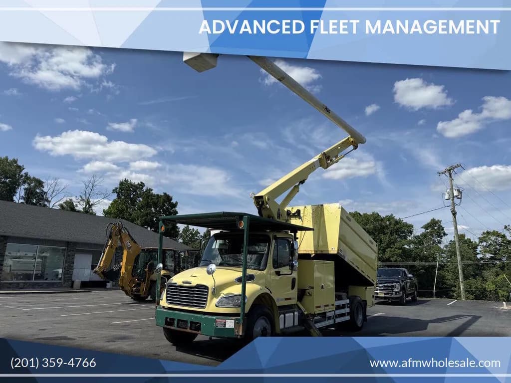 2015 Freightliner M2 106 - Bucket