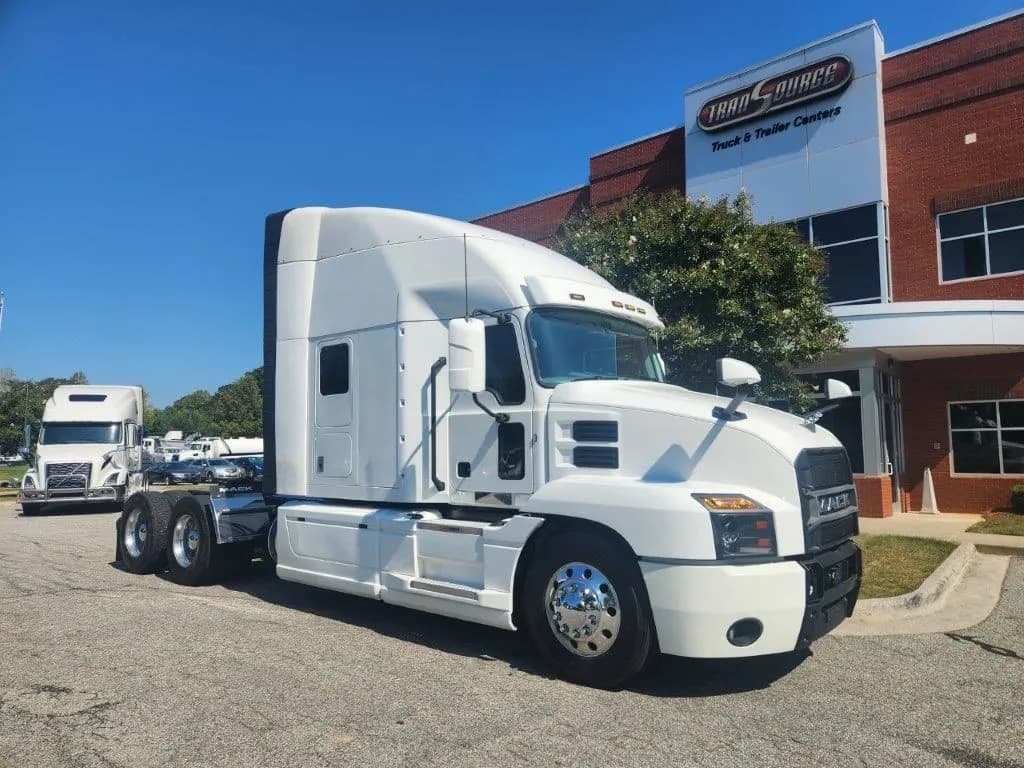2020 Mack Trucks AN64T - Sleeper