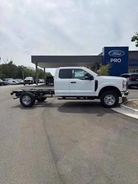 2027 Ford F-350 - Chassis