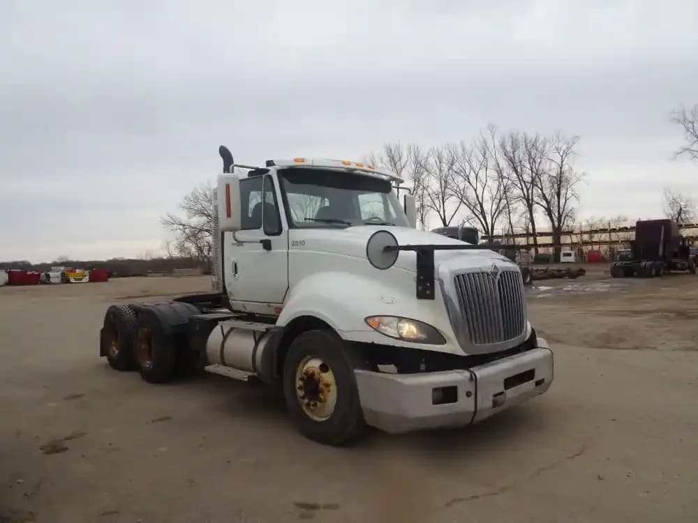2010 INTERNATIONAL LF627