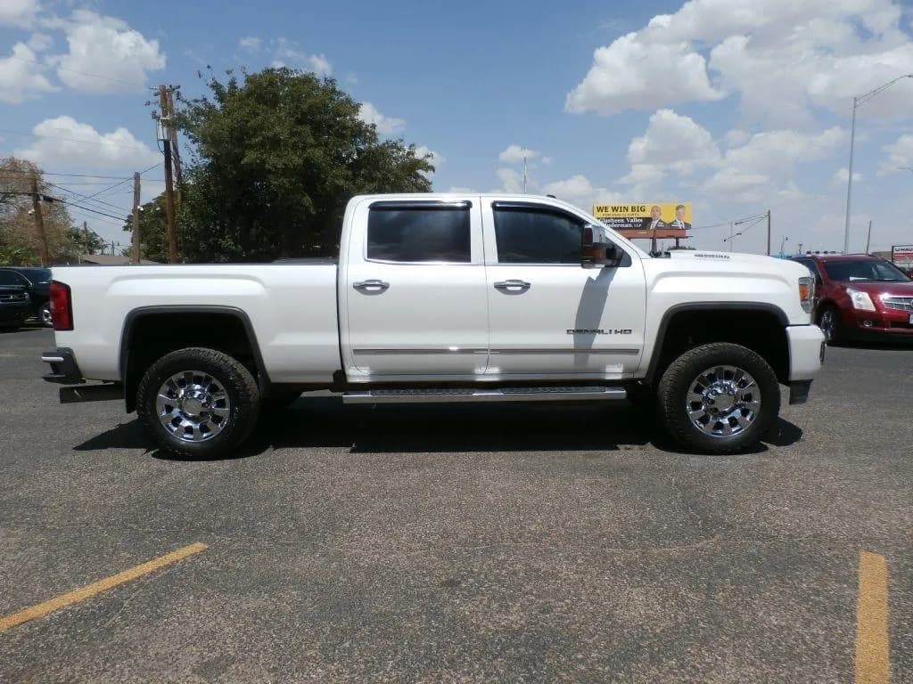 2018 GMC Sierra 2500HD Denali Crew Cab - Pickup