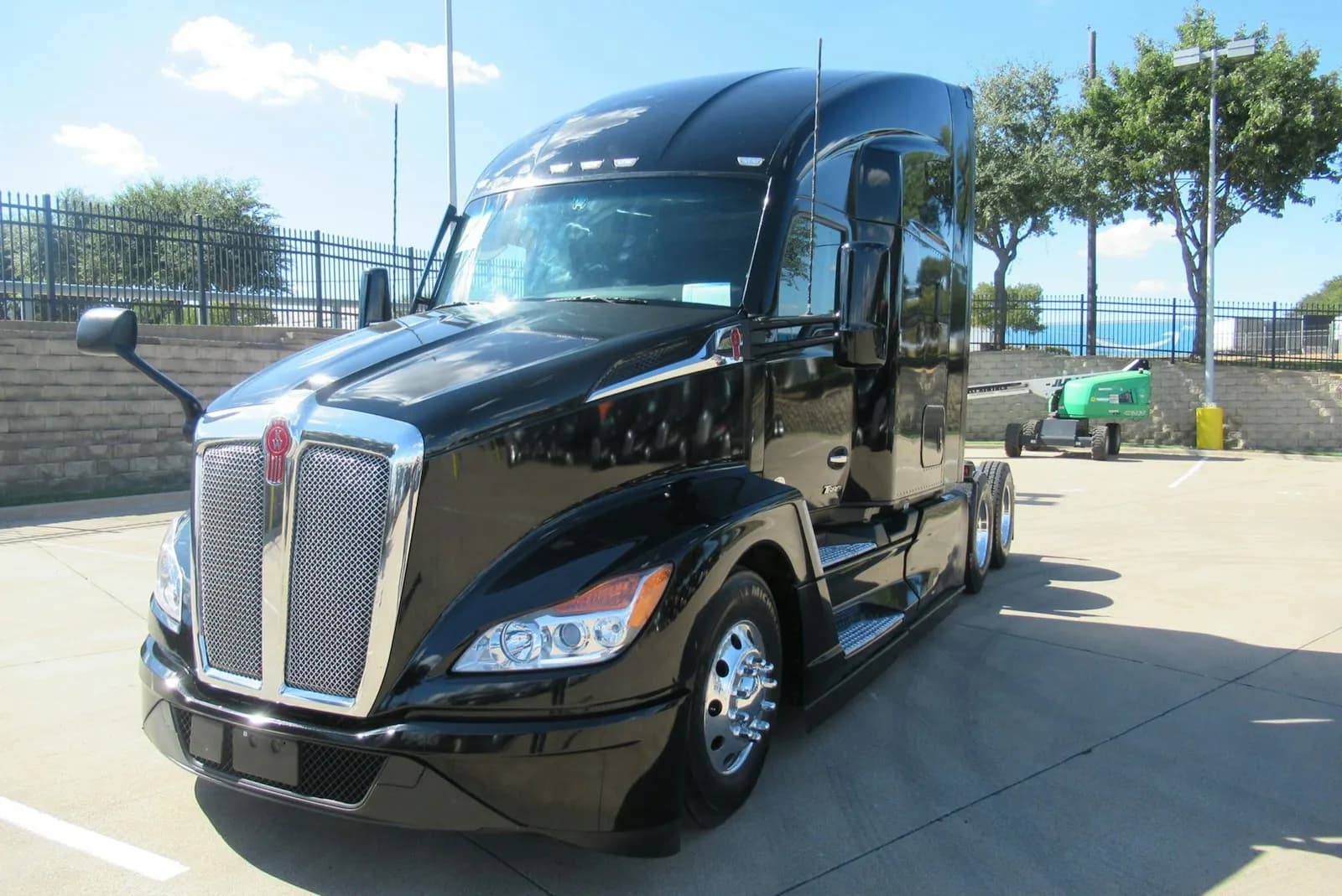 2023 Kenworth T680