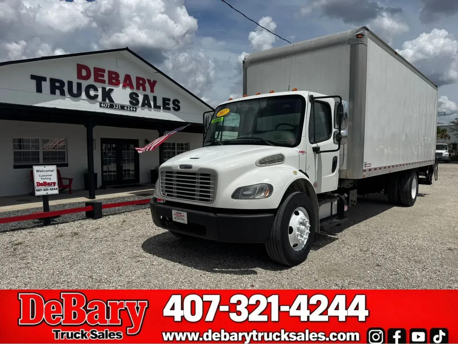 2017 Freightliner M2 106 - Box
