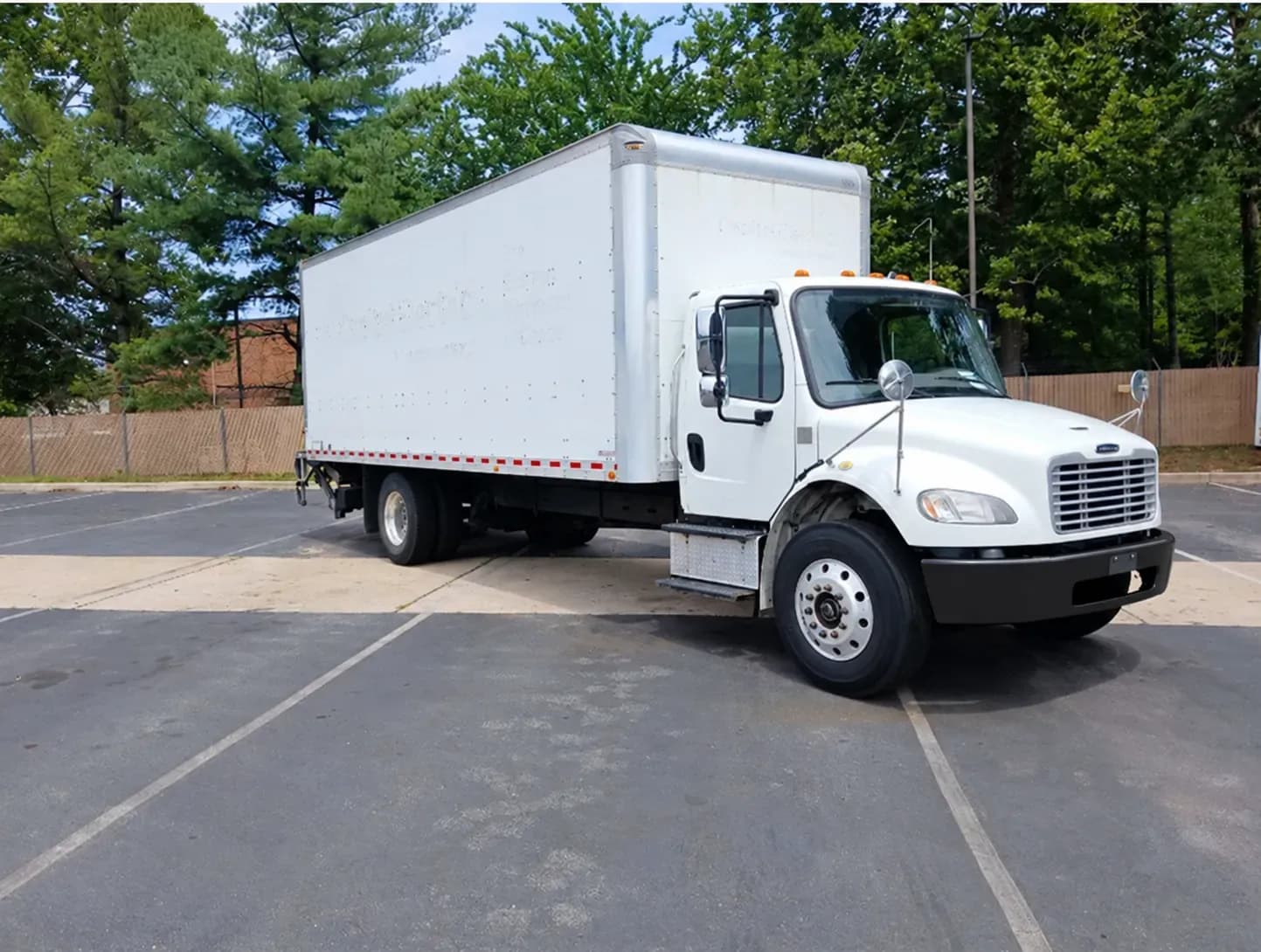 2019 Freightliner M2 106 - Box
