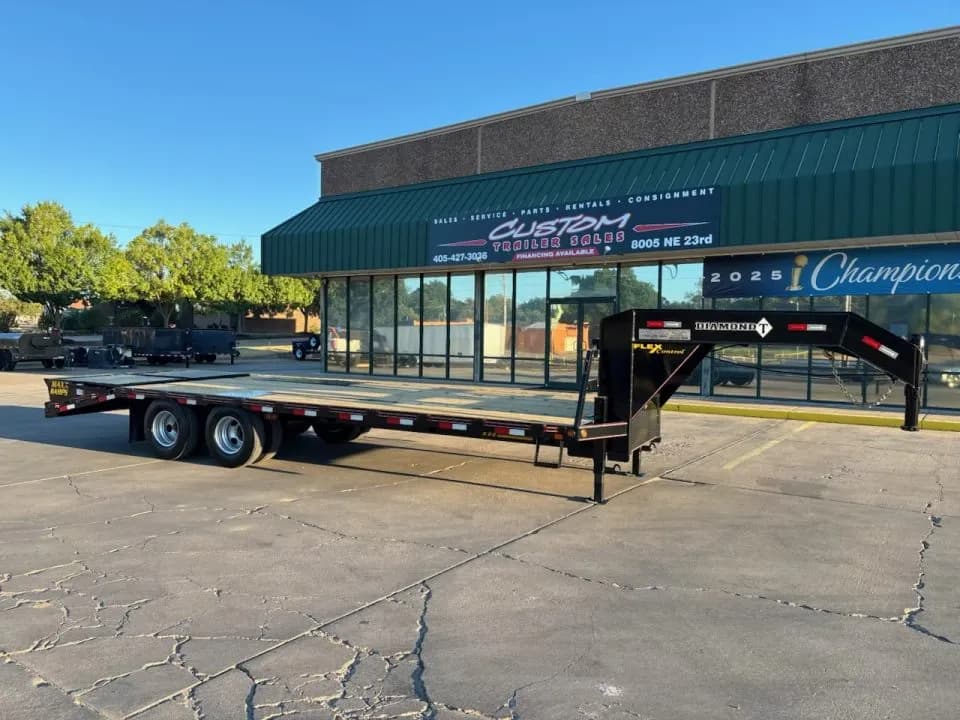 2027 Diamond T DTF 25 X 102 - Flatbed
