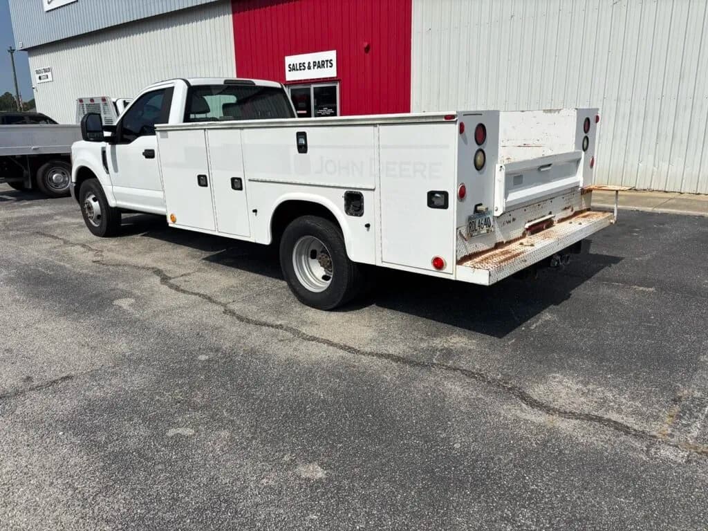 2017 Ford F-350 - Chassis