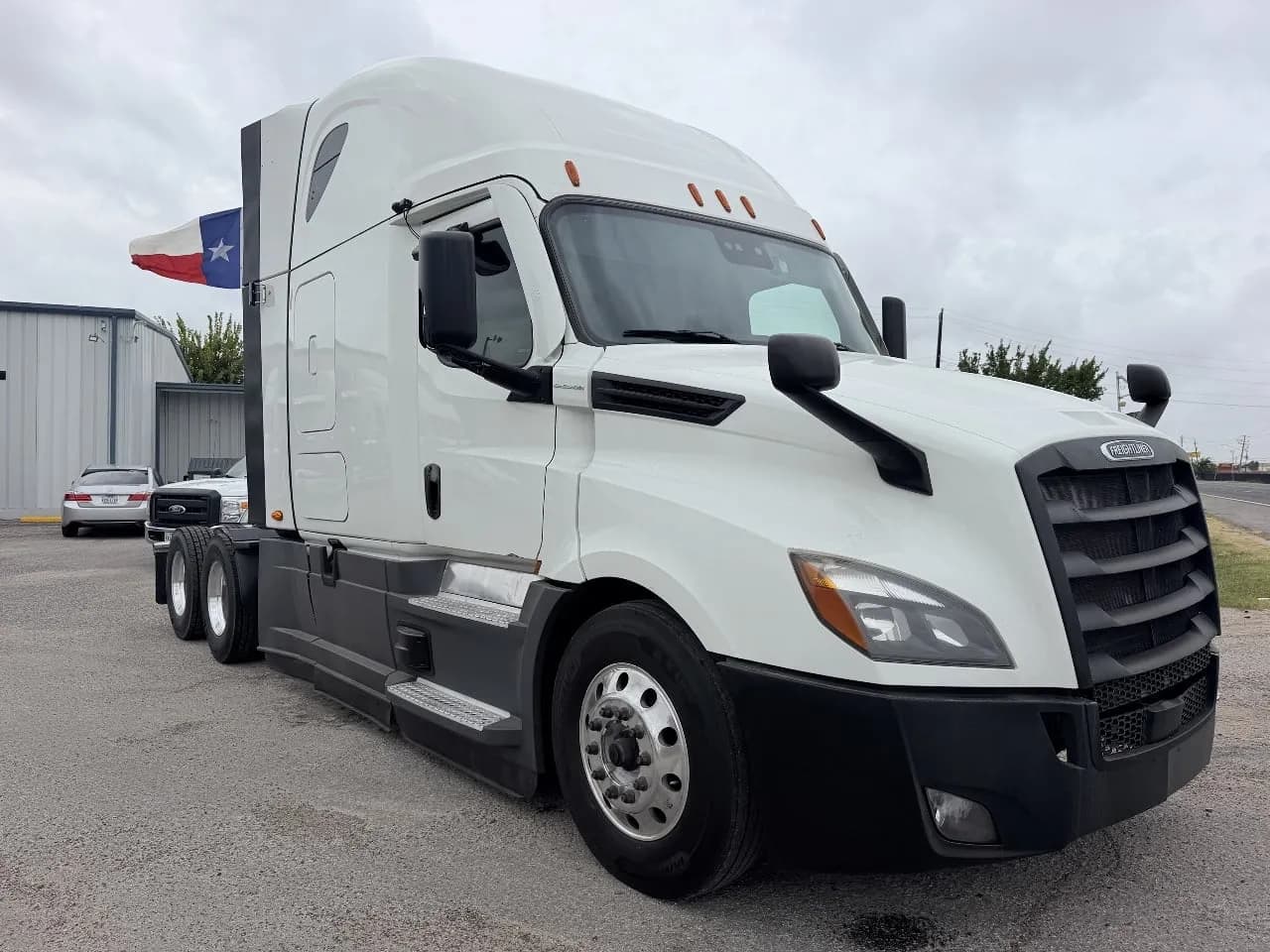 2020 Freightliner Cascadia - Sleeper