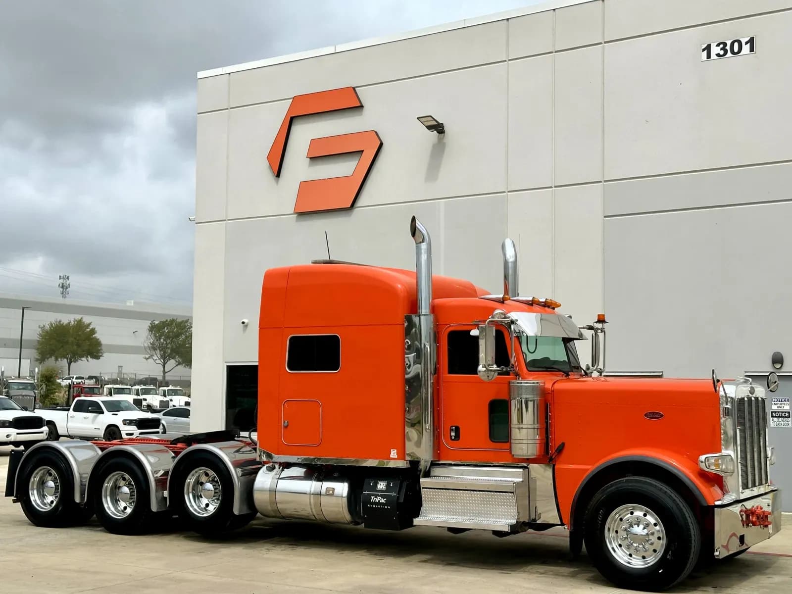 2020 Peterbilt 389 - Sleeper