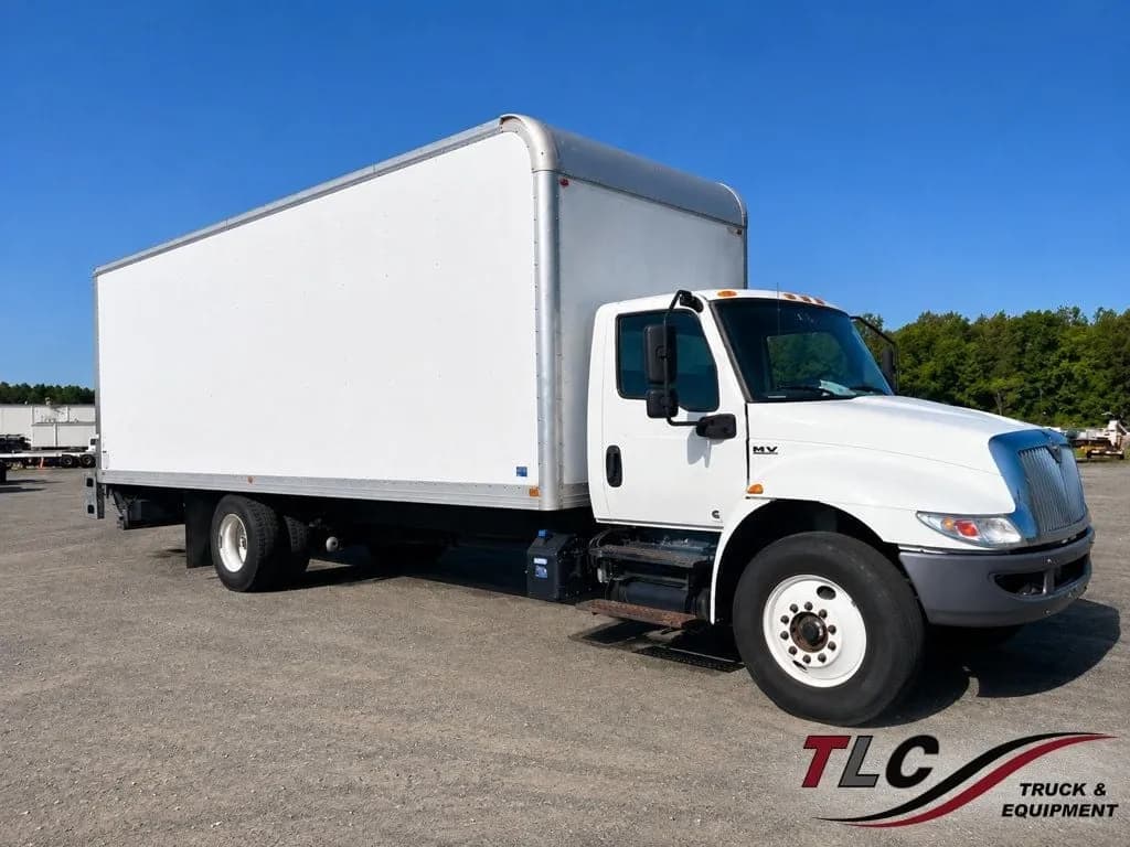 2021 International MV607 w/ 26ft - Box