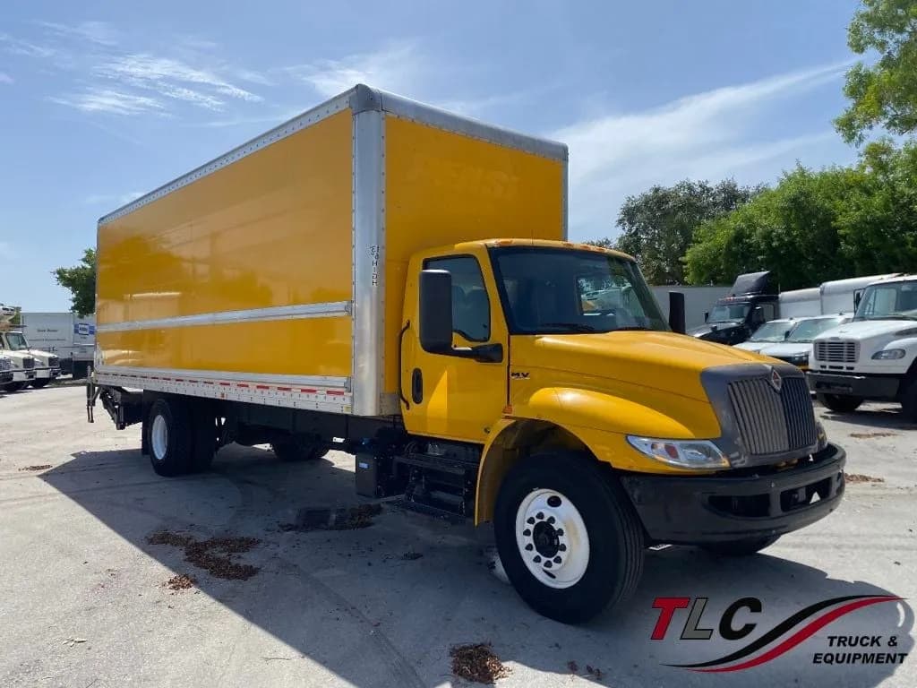 2022 International MV607 w/ 26ft - Box