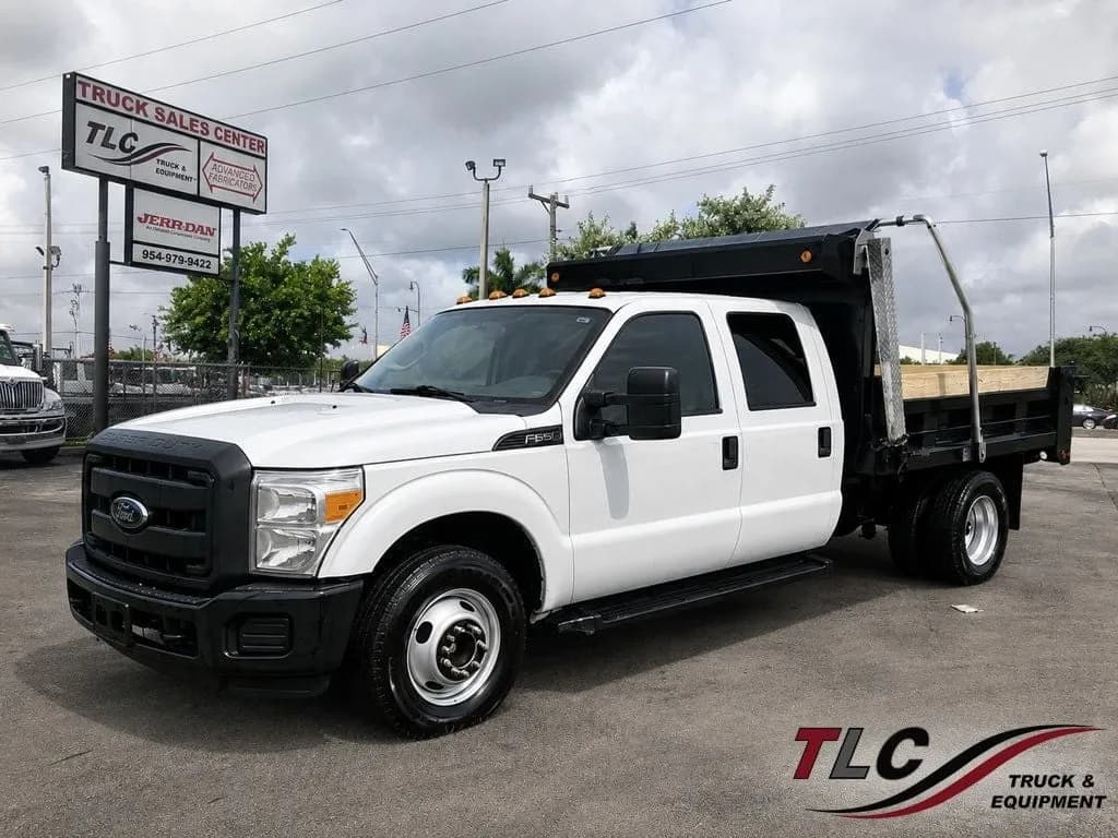 2015 Ford F350 Crew Cab w/ 9ft - Dump