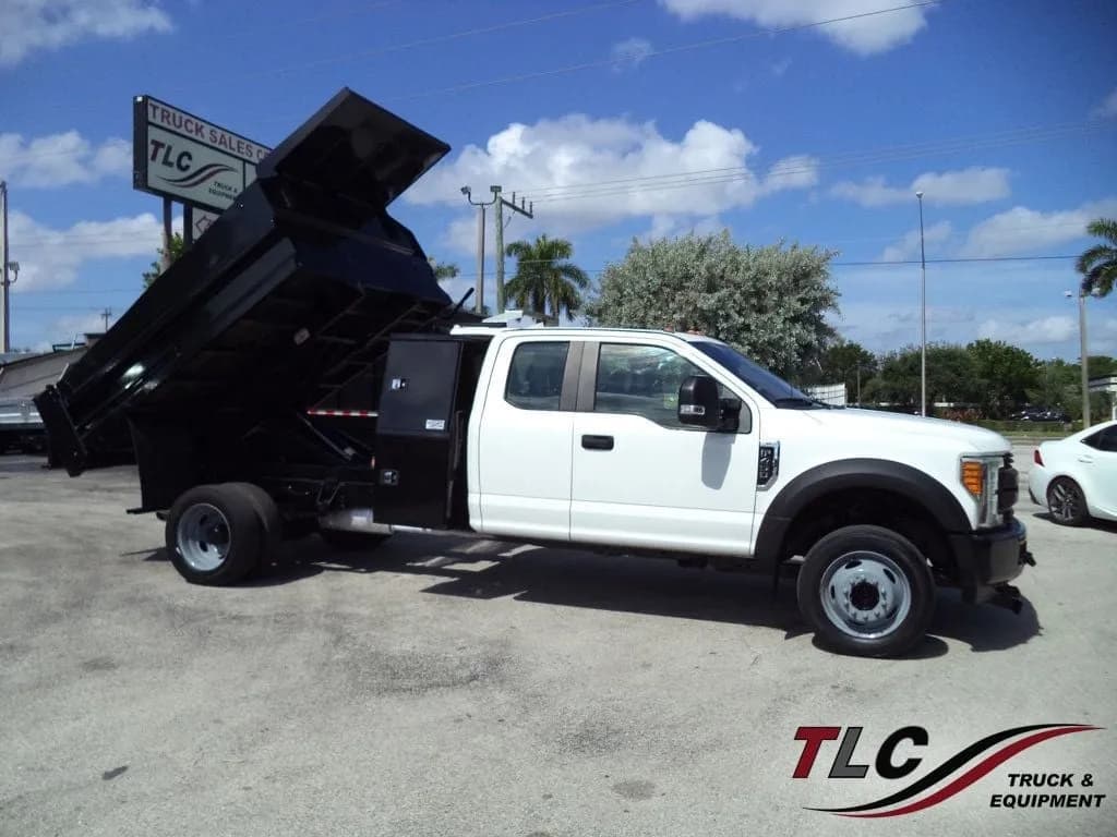 2017 Ford F450 Extended Cab w/ 10ft - Dump