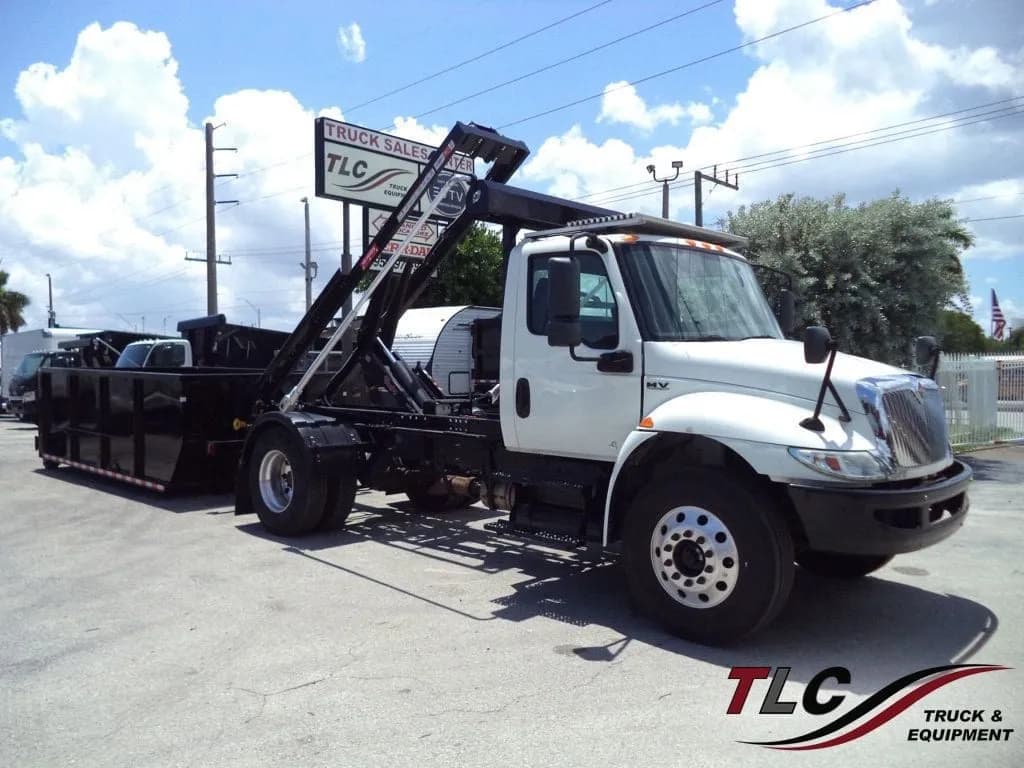 2020 International MV607 w/ 14ft Switch-N-Go Drop - Garbage