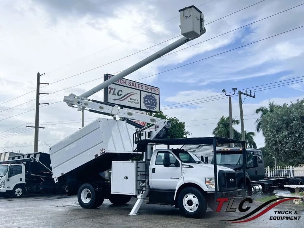 2019 Ford F750 w/ Altec LR7 56 56 ft Forestry - Bucket