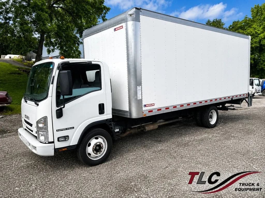 2022 Isuzu NPR HD Gas w/ 20ft - Box