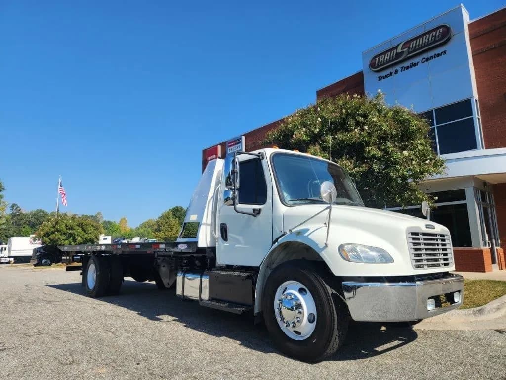 2017 Freightliner M2 106 - Tow