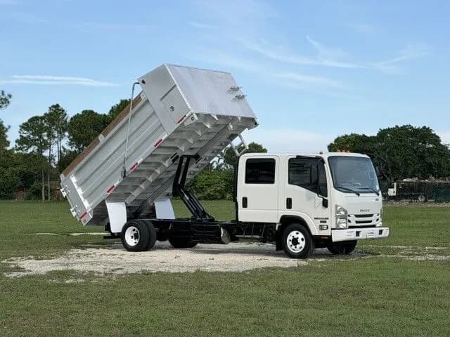 2020 Isuzu NPR-HD Crew Cab - Dump