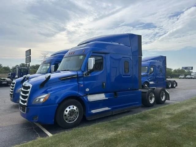 2021 Freightliner Cascadia - Sleeper