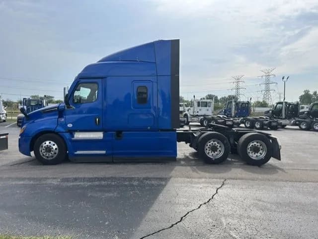 2021 Freightliner Cascadia - Sleeper