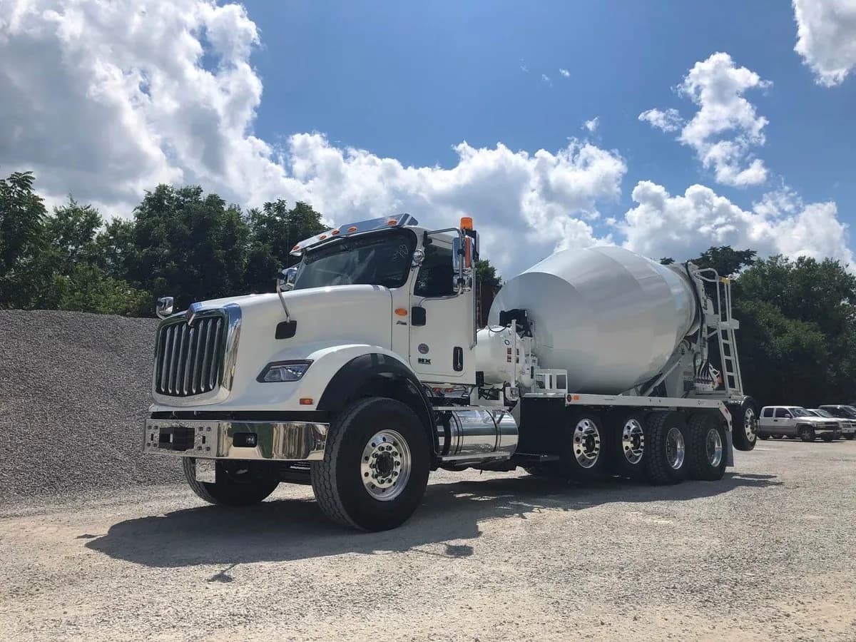 2026 International HX620 - Mixer