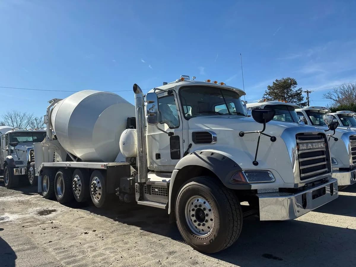 2025 Mack Granite - Mixer