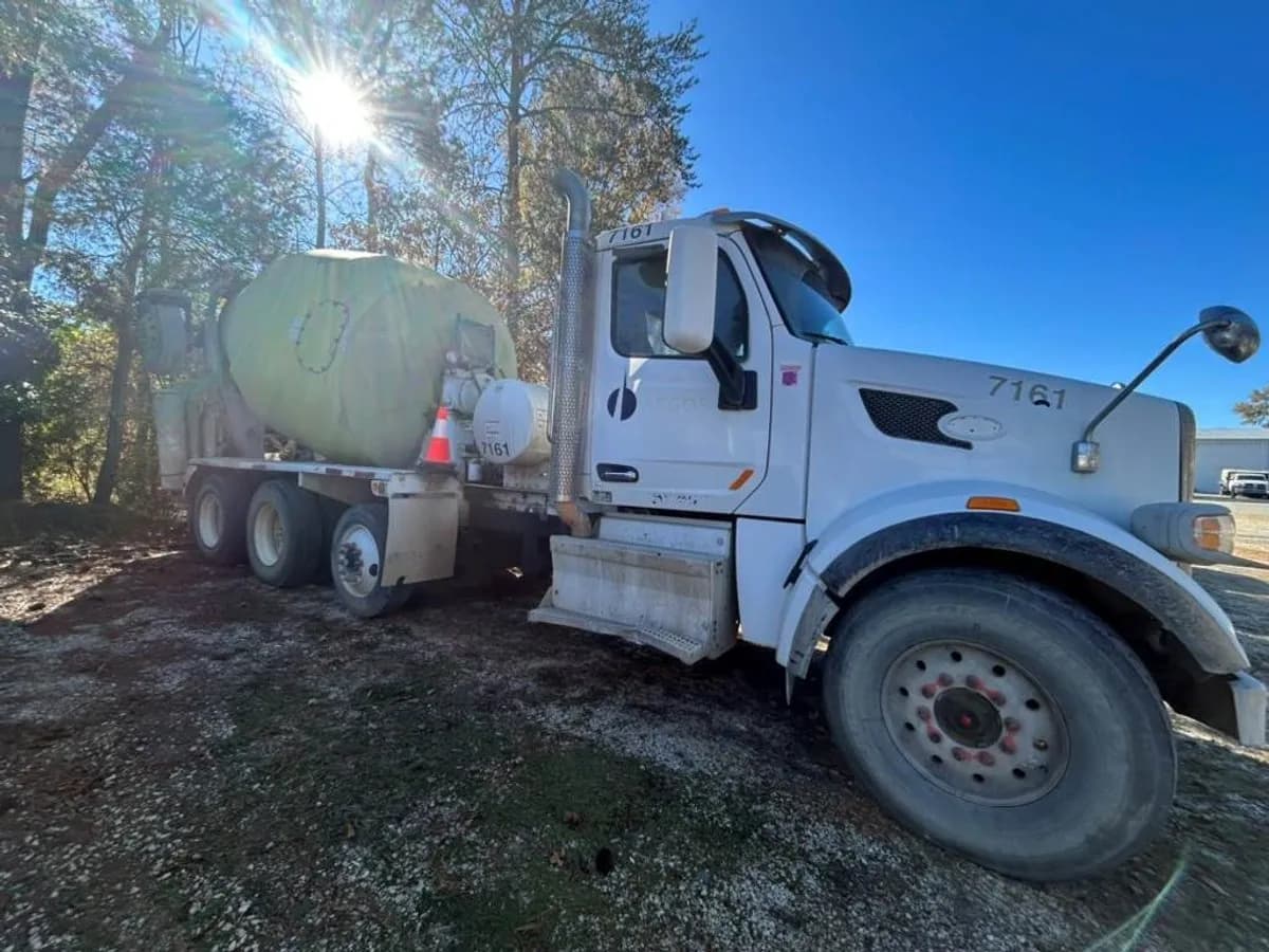 2018 Peterbilt 567 - Mixer